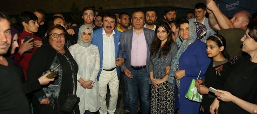 Ahmet Selçuk İlkan Caniklilere unutulmaz bir akşam yaşattı