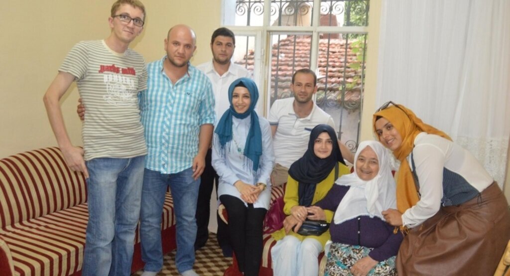 AK Parti İlkadım Gençlik Kolları yaşlıları evlerinde ziyaret etti