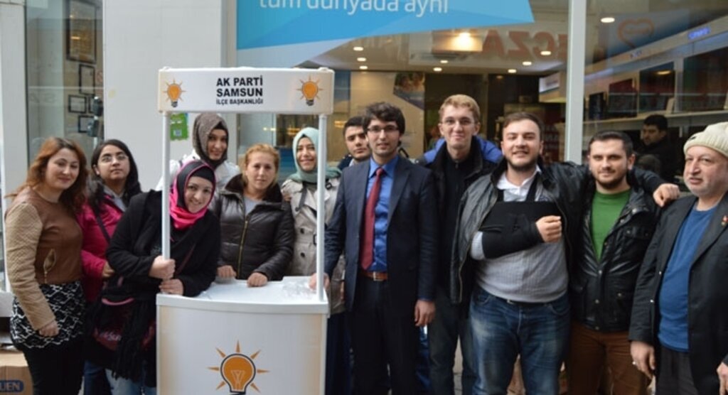 AK Parti İlkadım İlçe Teşkilatı Aşure dağıttı