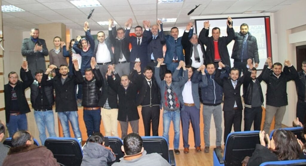 AK Parti Kavak İlçe Gençlik Kolları Başkanlığı'nda Aziz Kanık güven tazeledi