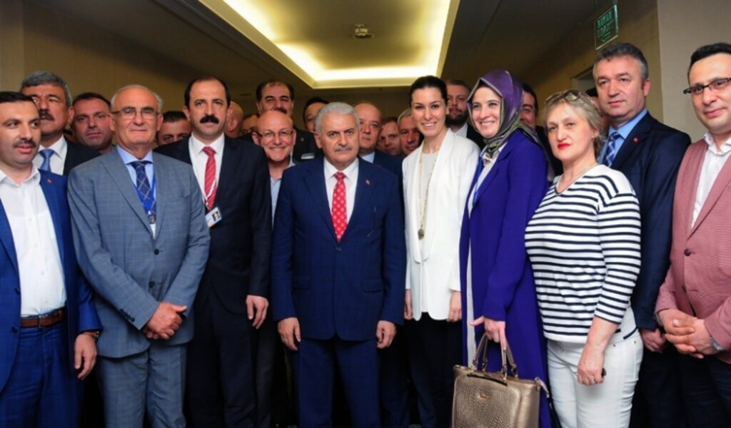AK Parti Samsun Teşkilatı Başbakan Yıldırım ile biraraya geldi