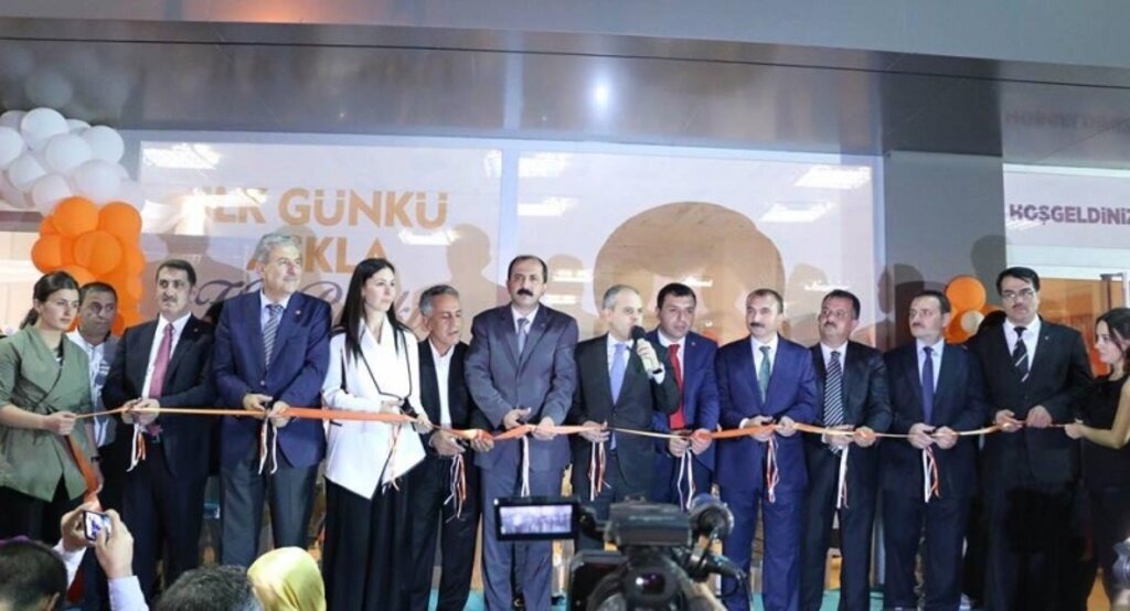 AK Parti Seçim Koordinasyon Merkezi coşkuyla açıldı