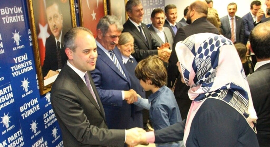 AK Parti'de coşkulu bayramlaşma