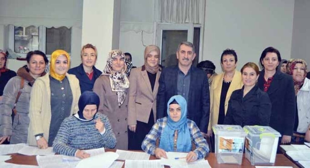 AK Parti'de Kadın ve Gençlik Kolları delege seçimleri yapıldı