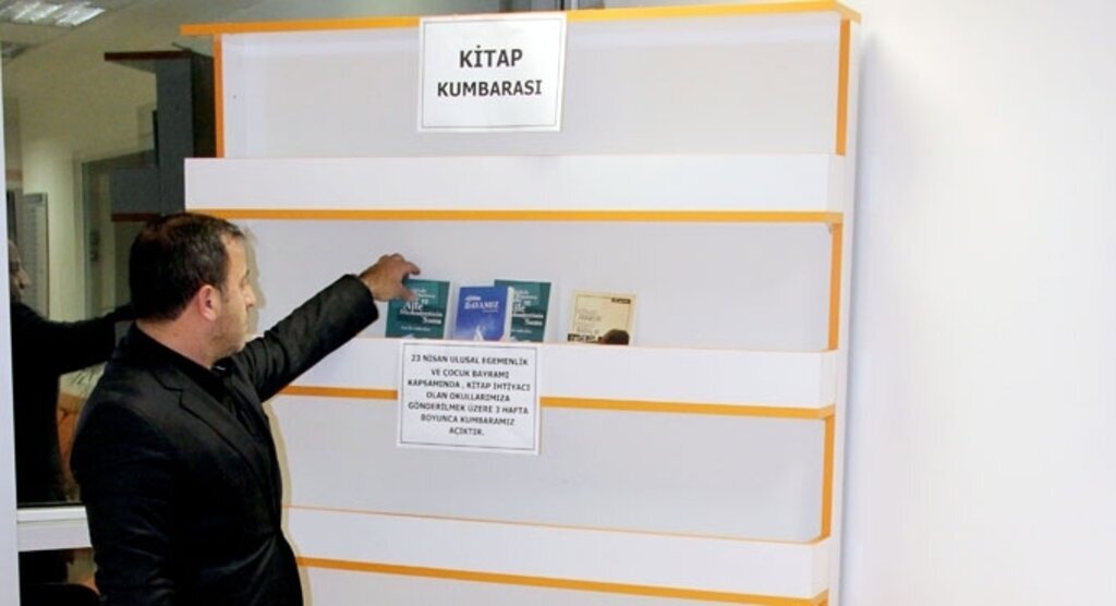 AK Parti'den Kitap Kumbarası Kampanyası