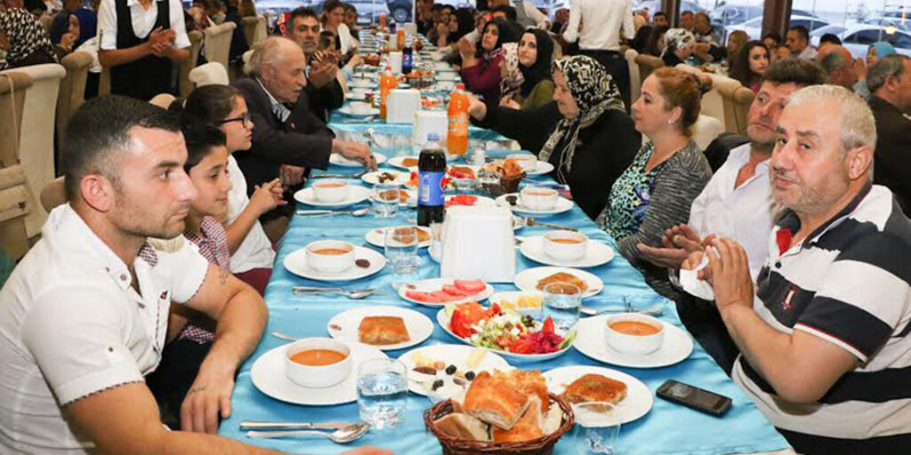 AK Parti'den Şehit Aileleri'ne iftar