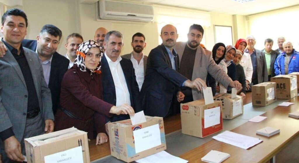 AK Partililer sandık başına gitti