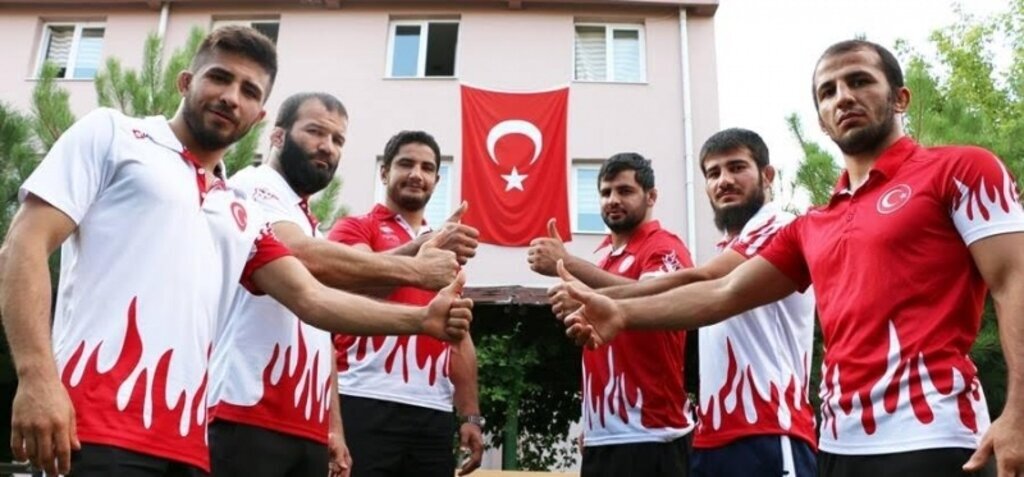 Akgül ve Çebi Dünyanın en iyi güreşçileri seçildi