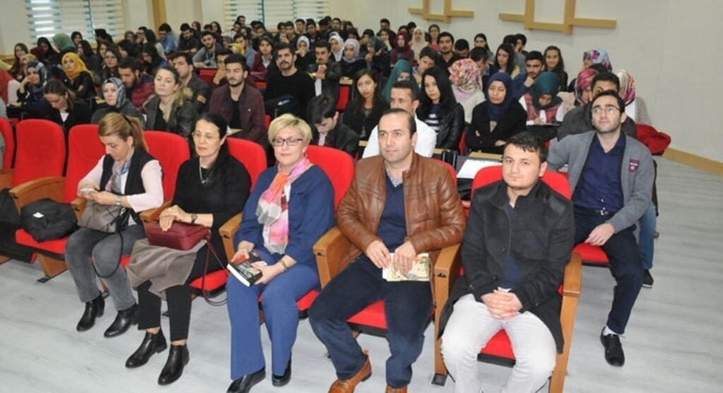 'Akif'e Layık Nesiller Olmalıyız'