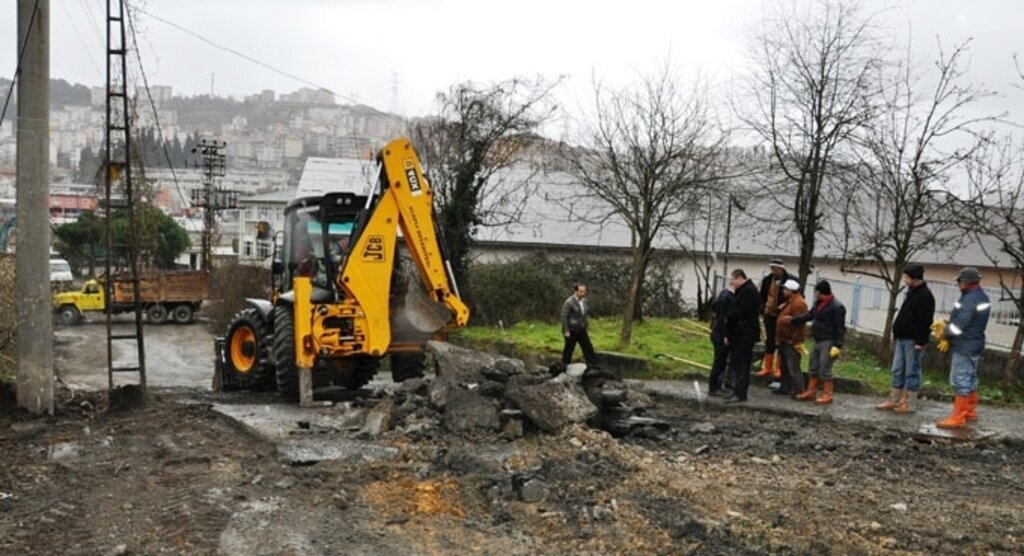Alaplı okul yollarında onarım çalışması