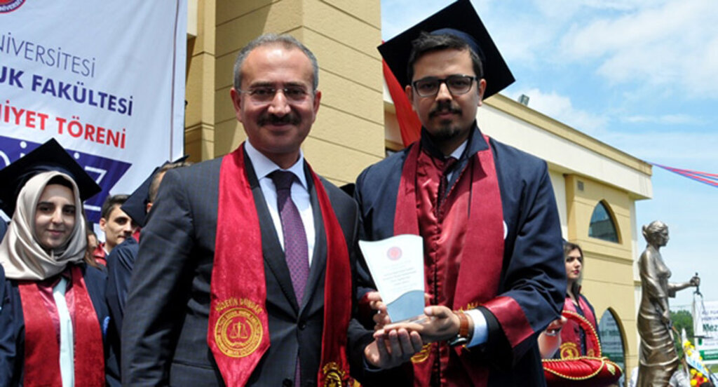Ali Fuad Başgil Hukuk Fakültesi'nde mezuniyet coşkusu