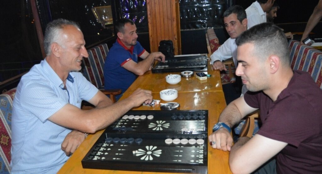 Altın Meşe Park ödüllü tavla turnuvası başladı