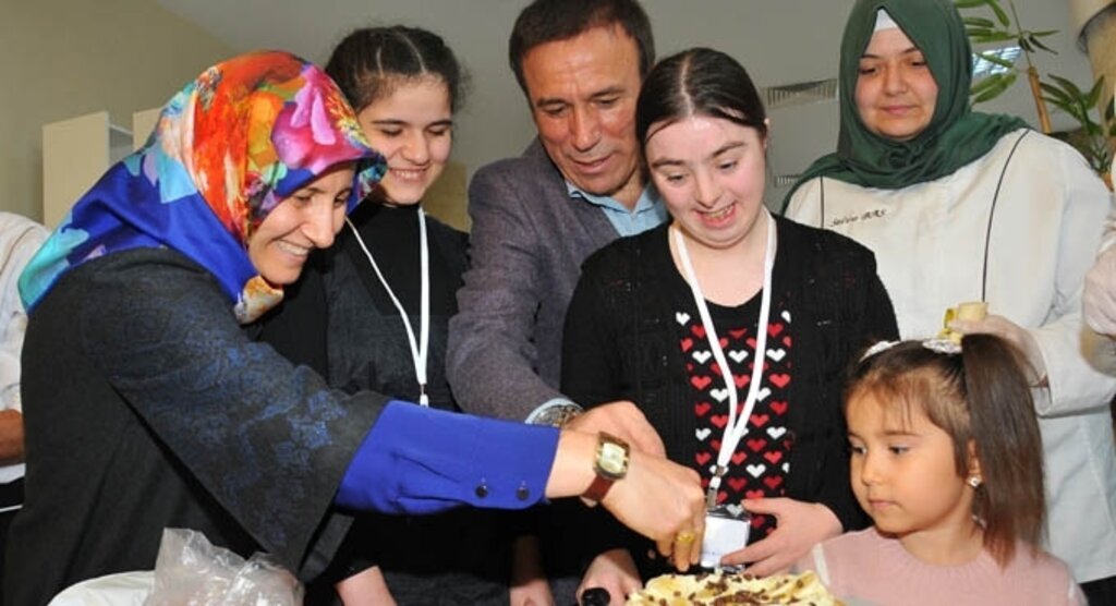 Altın ödüllü yemek yarışmasında kadınlar maharetlerini konuşturdu