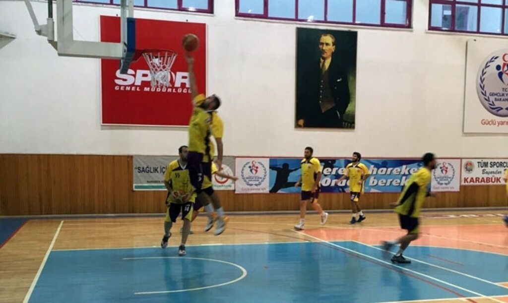 Anakent ilk devreyi namağlup lider bitirdi