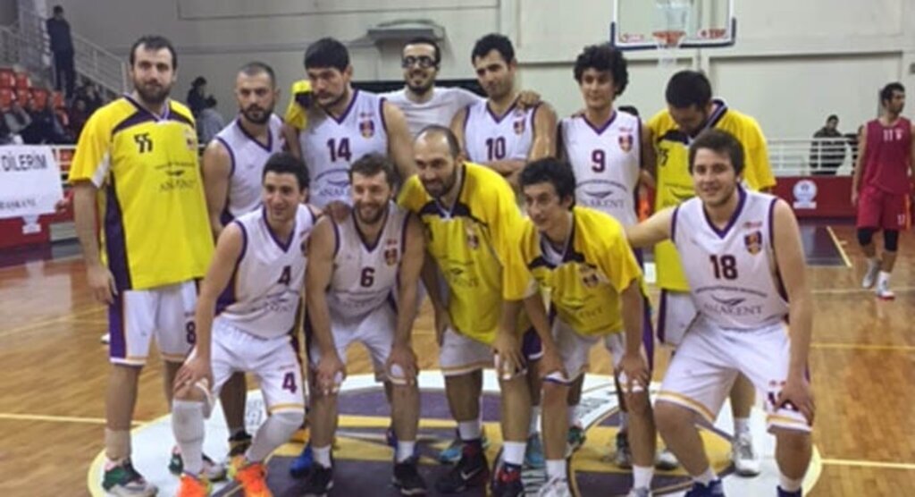 Anakent rakibine acımadı 92-51