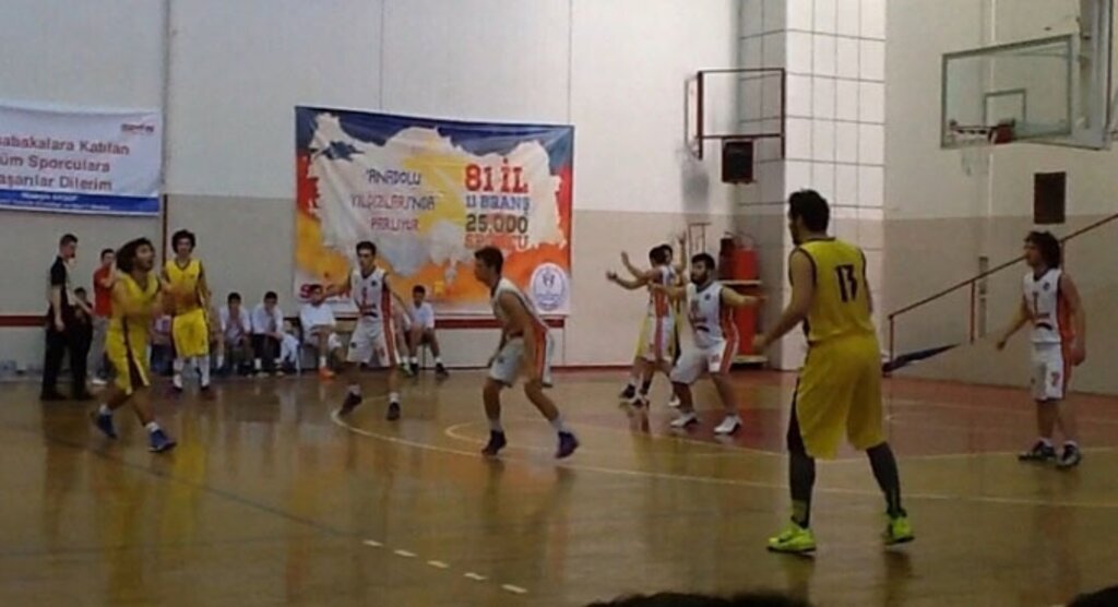 Anakent Spor'un genç basketbolcuları yarı finalde