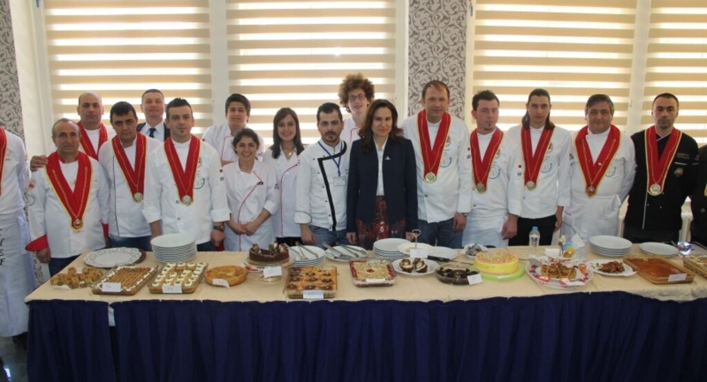 Anneler en iyi tatlıyı yapmak için yarıştı