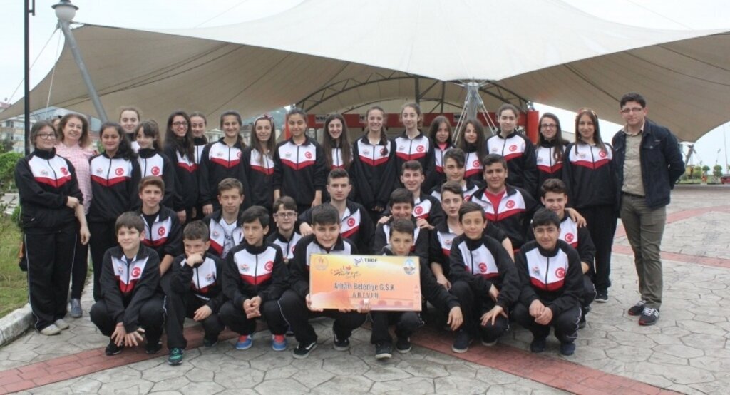 Arhavi Belediyesi GSK Yıldızlar Halk Oyunları Ekibi Türkiye finallerine hazır