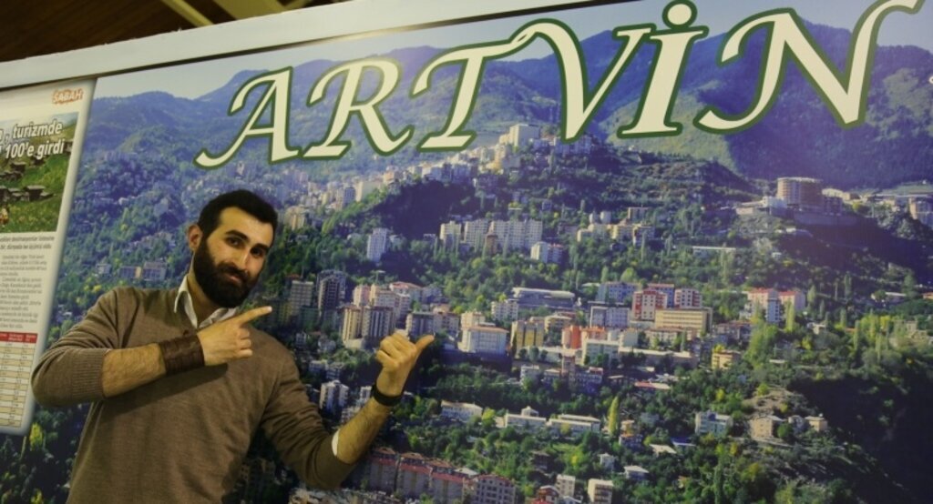 Artvinli tiyatro ve dizi oyuncusu Al'dan Artvinlilere övgü