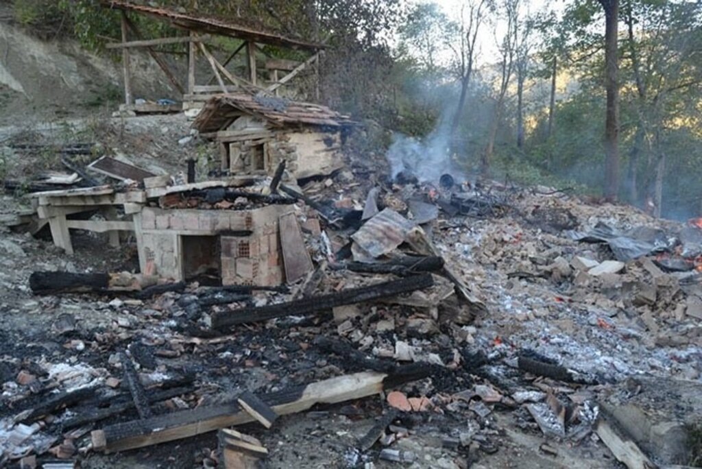 Asarcık'ta çıkan yangında yanan ev kül oldu