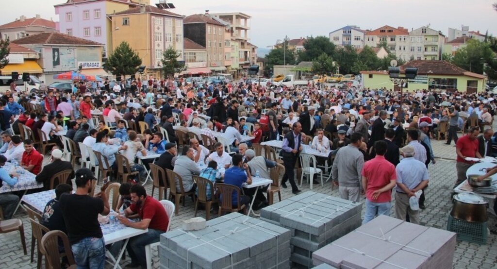 Asarcık'ta halk meydana sığmadı