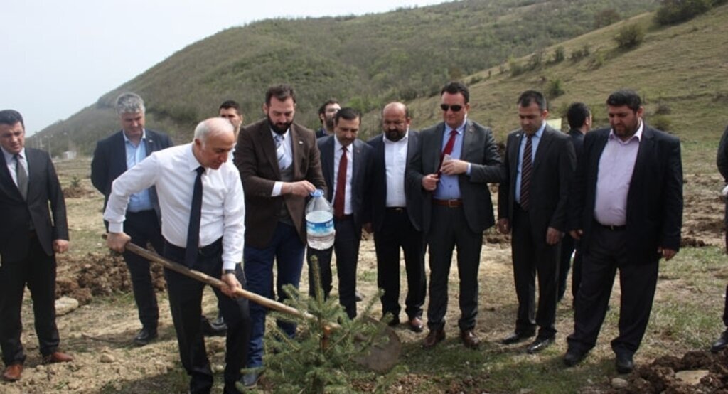 ASKON Hatıra ormanı’nda ilk fidanı Vali Şahin dikti