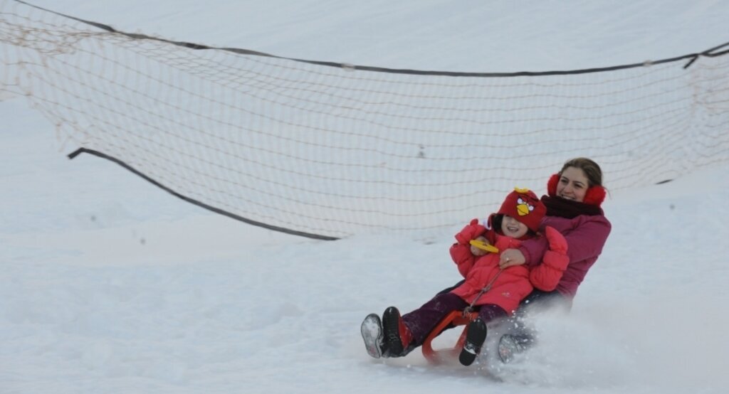 Atabarı Kayak Merkezi'nde hafta sonu yoğunluğu