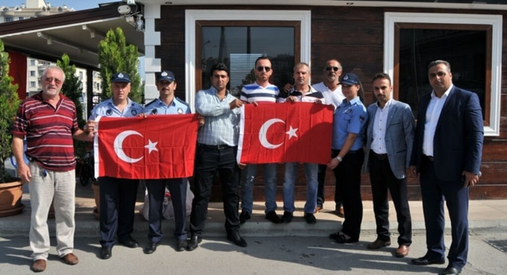 Atakum 5 bin bayrakla donatıldı