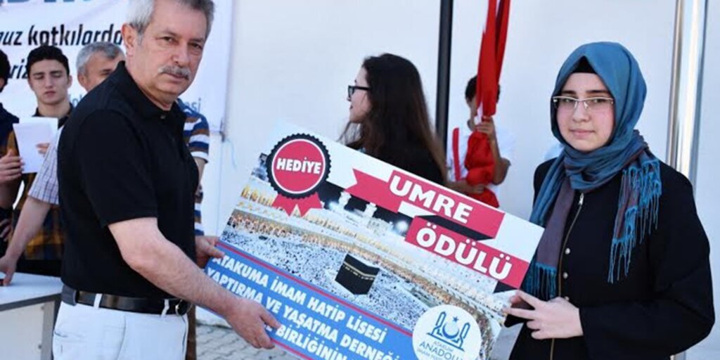 Atakum Anadolu İmam Hatip Lisesi’nden Başarılı öğrencilere Umre hediyesi