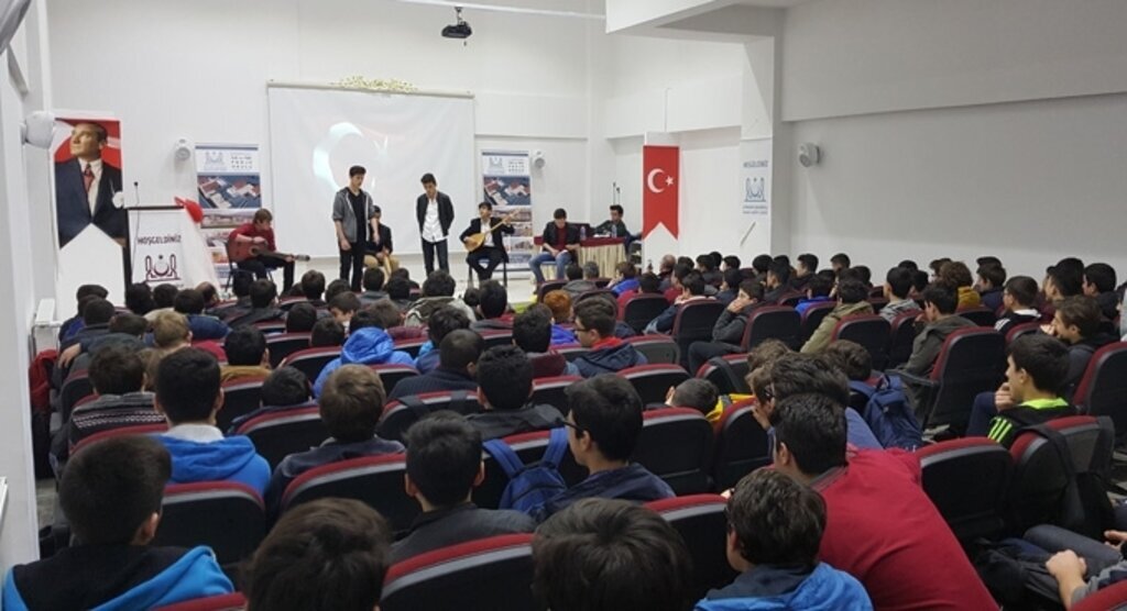 ATAKUM ANADOLU İMAM HATİP LİSESİ ÖĞRENCİLERİ ÇANAKKALE ŞEHİTLERİNİ ANDI