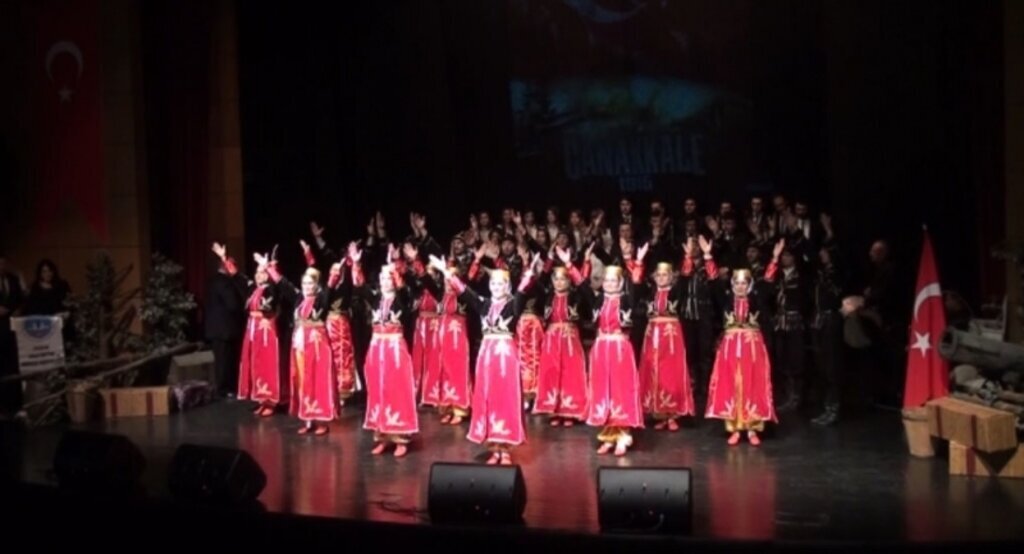 Atakum Halk Eğitim Merkezi’nden büyüleyen gösteri