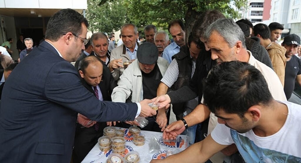 Atakum’da 17 bin tabak aşure dağıtıldı