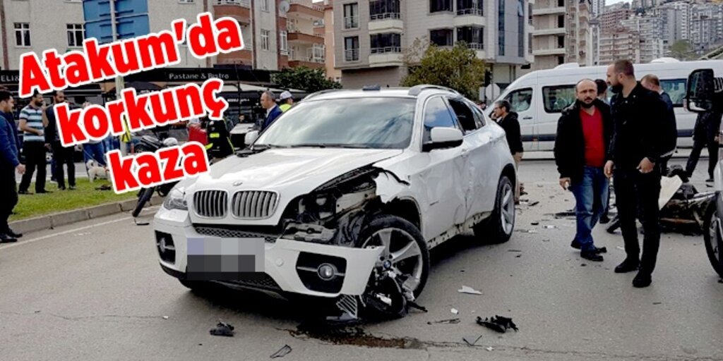 Atakum'da iki motosiklet otomobile çarptı