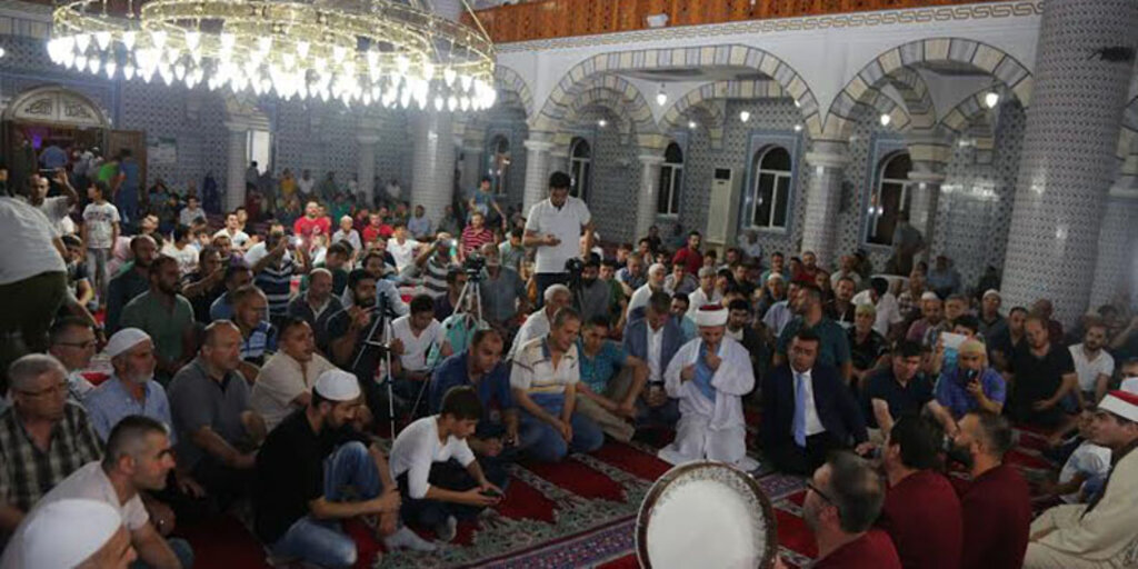 Atakum'da Kadir gecesi Şehitler için dua edildi