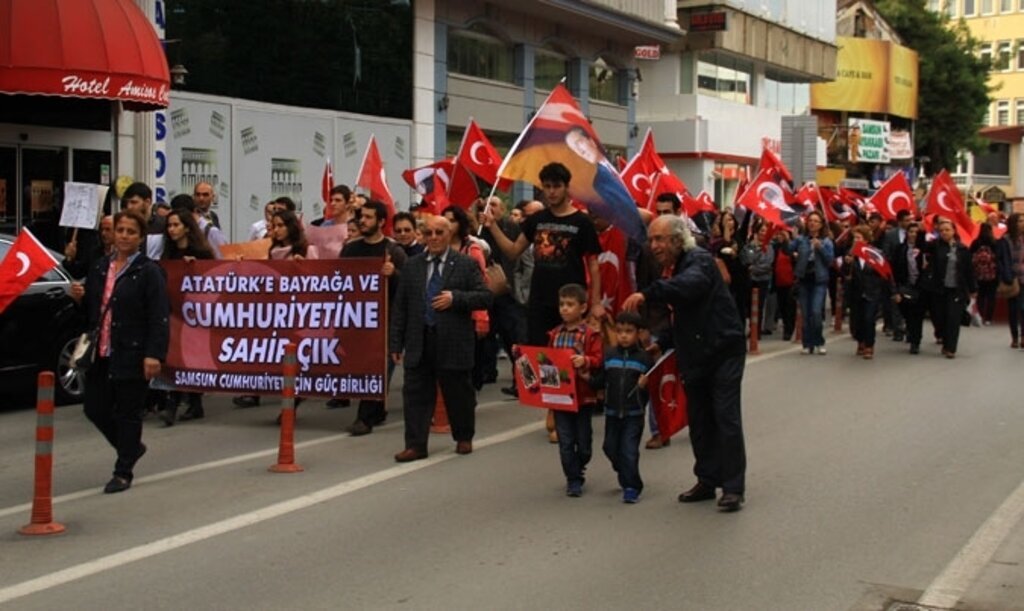 Atatürk'e, Bayrağa ve Cumhuriyetine Sahip Çık Yürüyüşü