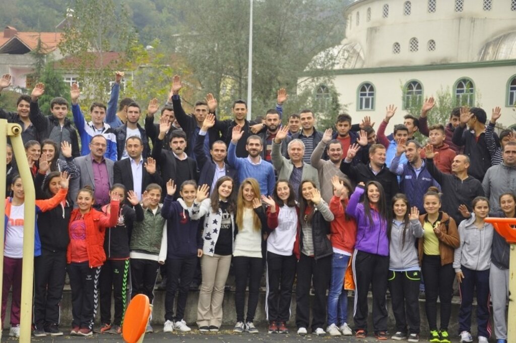 Ayvacık Ak Parti İlçe Gençlik Kolları Birliktelik Ve Kardeşlik Yemeği Düzenledi