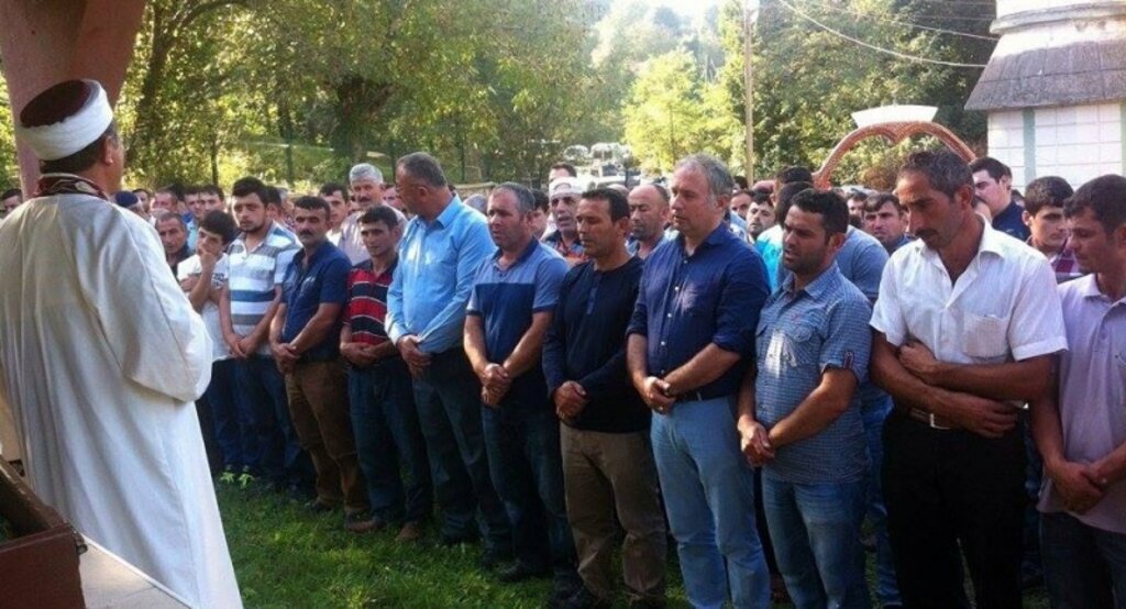 Ayvacık Belediye Personeli Ali Koç Göz yaşları içinde toprağa verildi