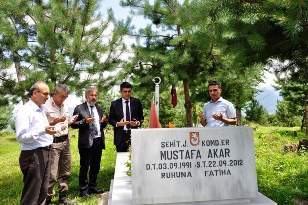 Ayvacık Belediyesi Şehit Ailelerini ziyaret Haberi