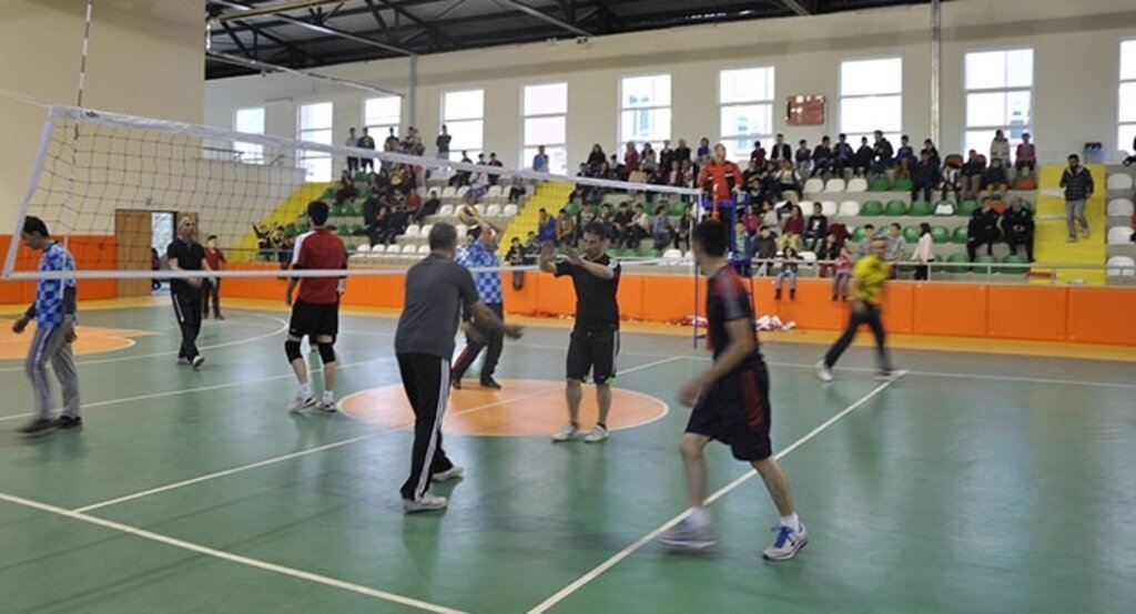 Ayvacık'ta 1. voleybol turnuvası düzenlendi