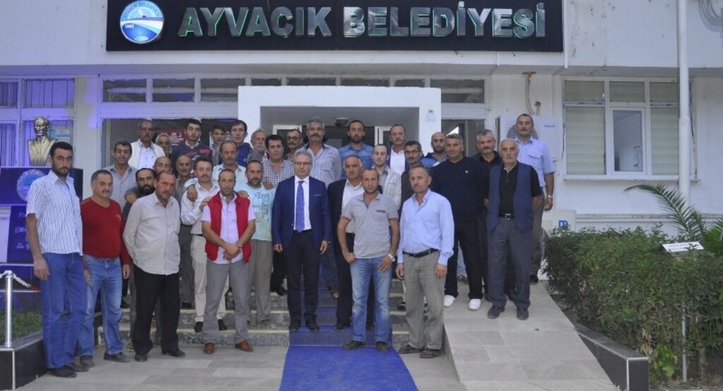 Ayvacık'ta Orta Mahalle sakinleri Başkan Belur'u ziyaret ettiler