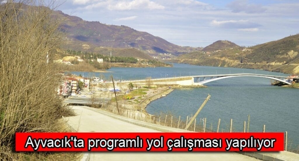 Ayvacık'ta programlı yol çalışması yapılıyor