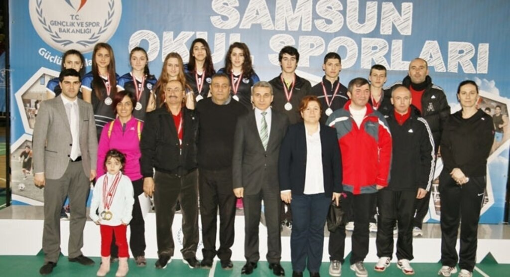 Badminton gençler grup müsabakaları sona erdi