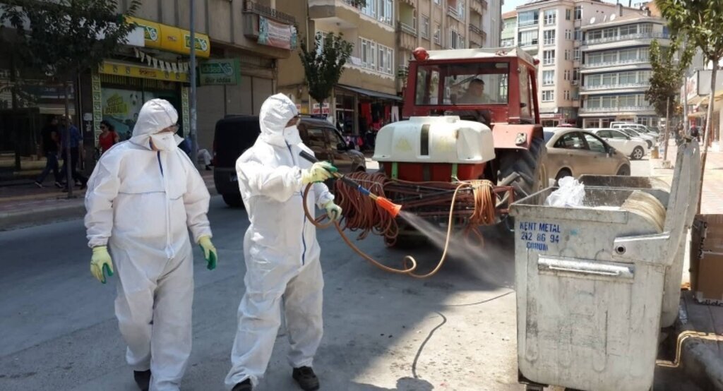 Bafra Belediyesi çöp konteynerlerinını dezenfekte ediyor