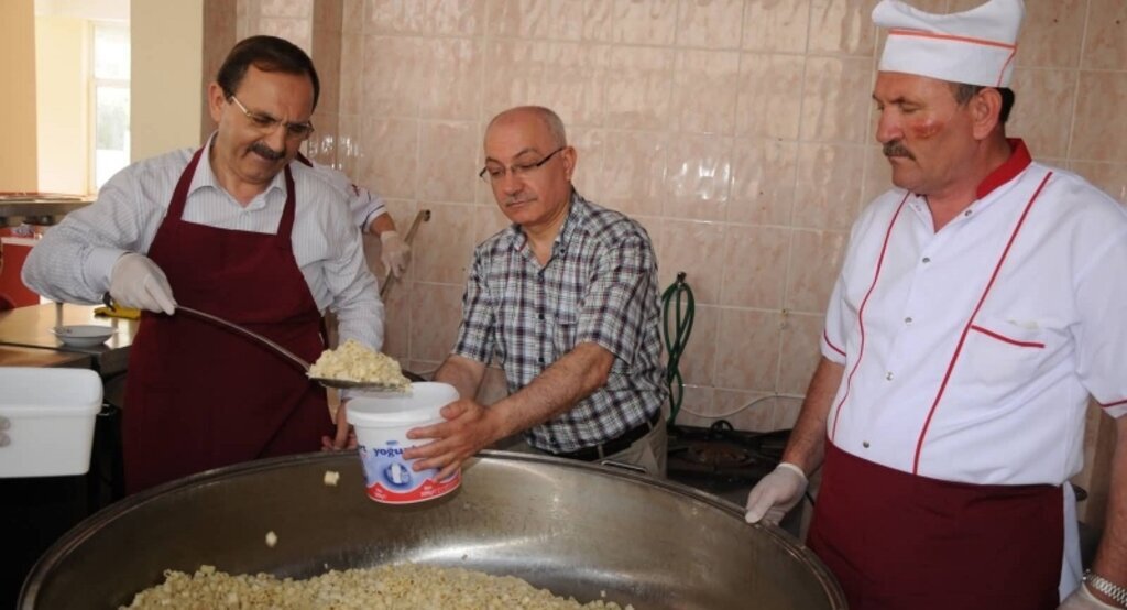 BAFRA BELEDİYESİ HERGÜN 5.000 AİLEYE İFTAR YEMEĞİ VERİYOR