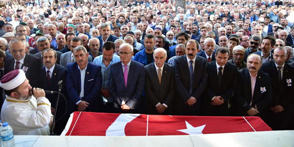 Bafra Eski Belediye Başkanı Hasan Aslan son yolculuğuna uğrulandı