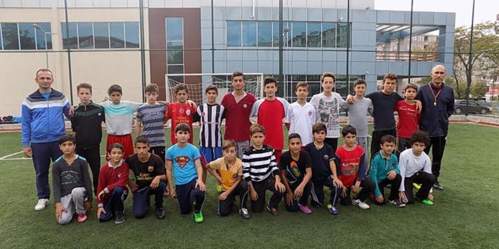 Bafra Gençlik Merkezi'nde çocuklara futbol eğitimi