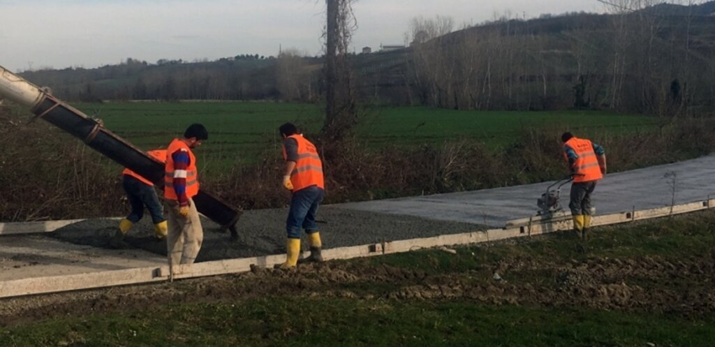 Bafra'da beton yol çalışmaları yeniden başladı