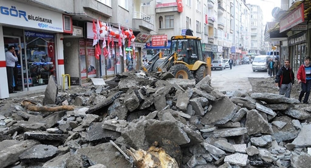 Bafra’da kaldırım yenileme çalışmaları devam ediyor