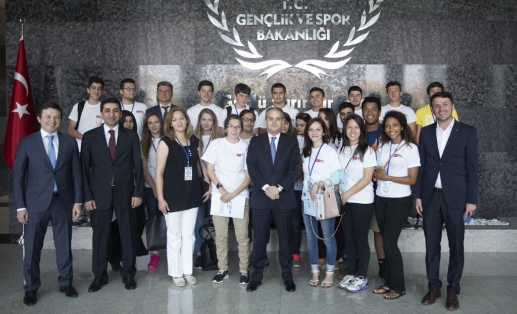 Bakan Çağatay Kılıç ABD’den gelen gençleri kabul etti