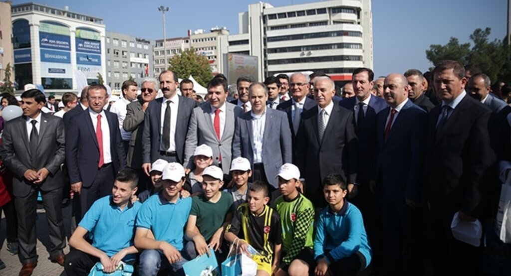 Bakan Çağatay Kılıç Sağlıklı beslenme ve spor panayırı’nda